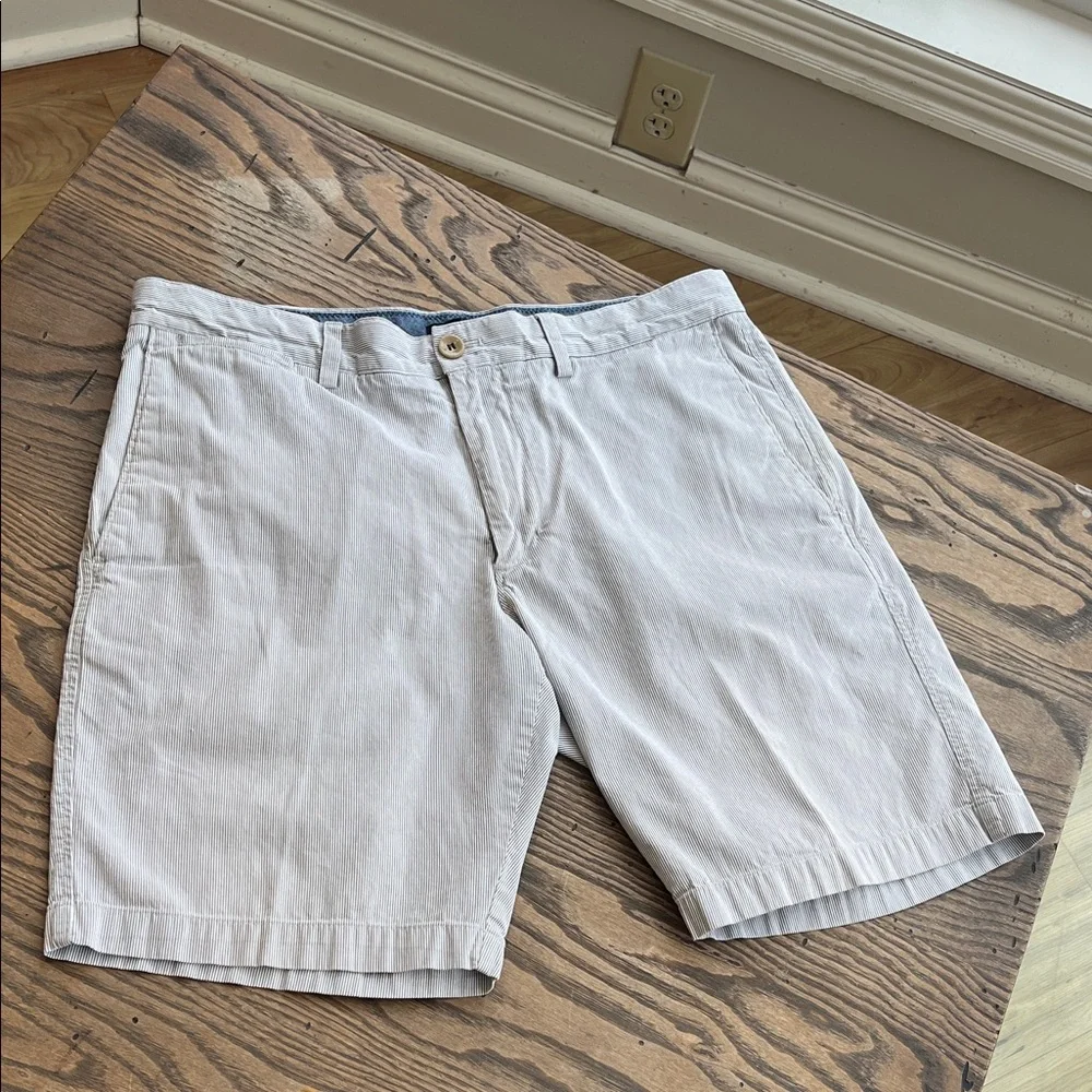 Banana Republic Aiden corded tan white stripe Flat Front Shorts size 33